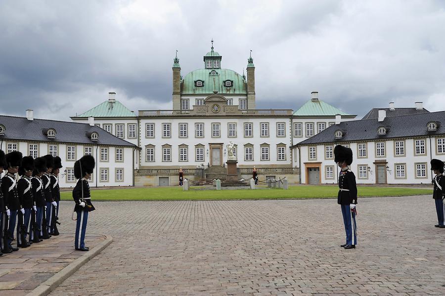 Fredensborg Palace - Guard Mounting