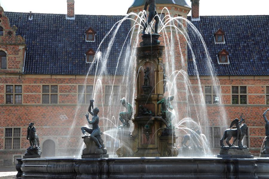 Frederiksborg Castle - Fountain