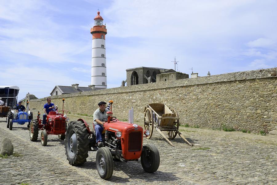 Tractor parade Pointe de St. Mathieu