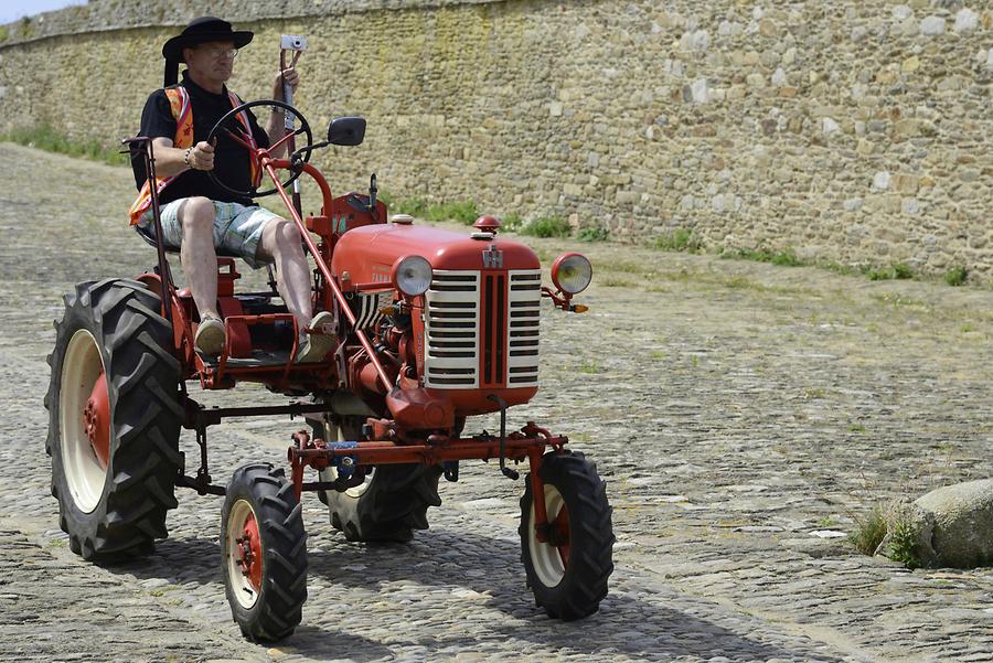 Tractor parade Pointe de St. Mathieu