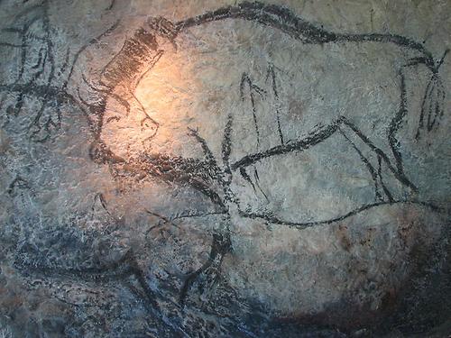 Bisons from the Black Hall (Salon noir) of the Niaux cave, Foto: HTO. From: Wikicommons in Public Domain.