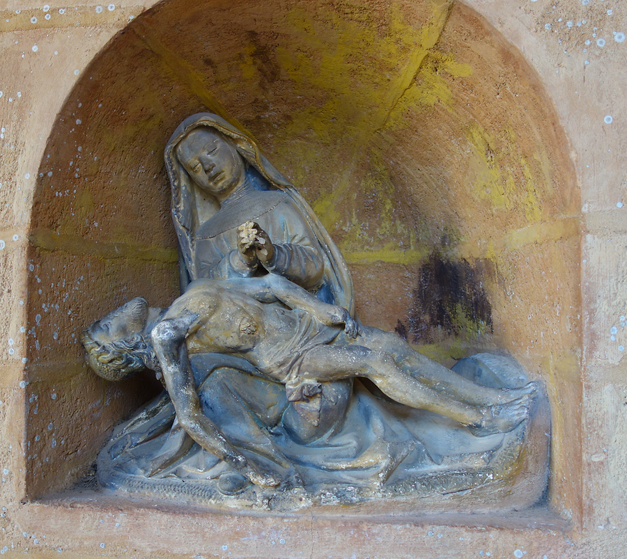 Inside church of Fontfroid, Photo: U. Maurer, 2015