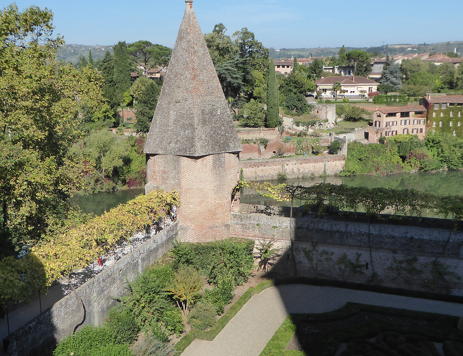 Garden above the river Tarn, Photo: H. Maurer, 2015