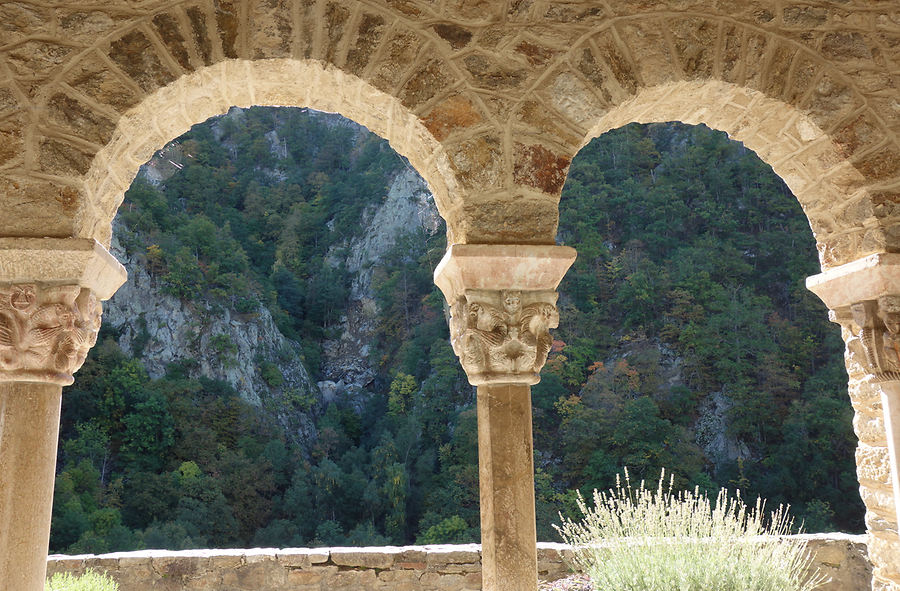 Walk through abbey Saint Martin, Photo: H. Maurer, 2015