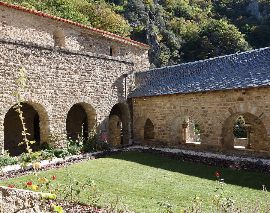 Walk through abbey Saint Martin, Photo: H. Maurer, 2015