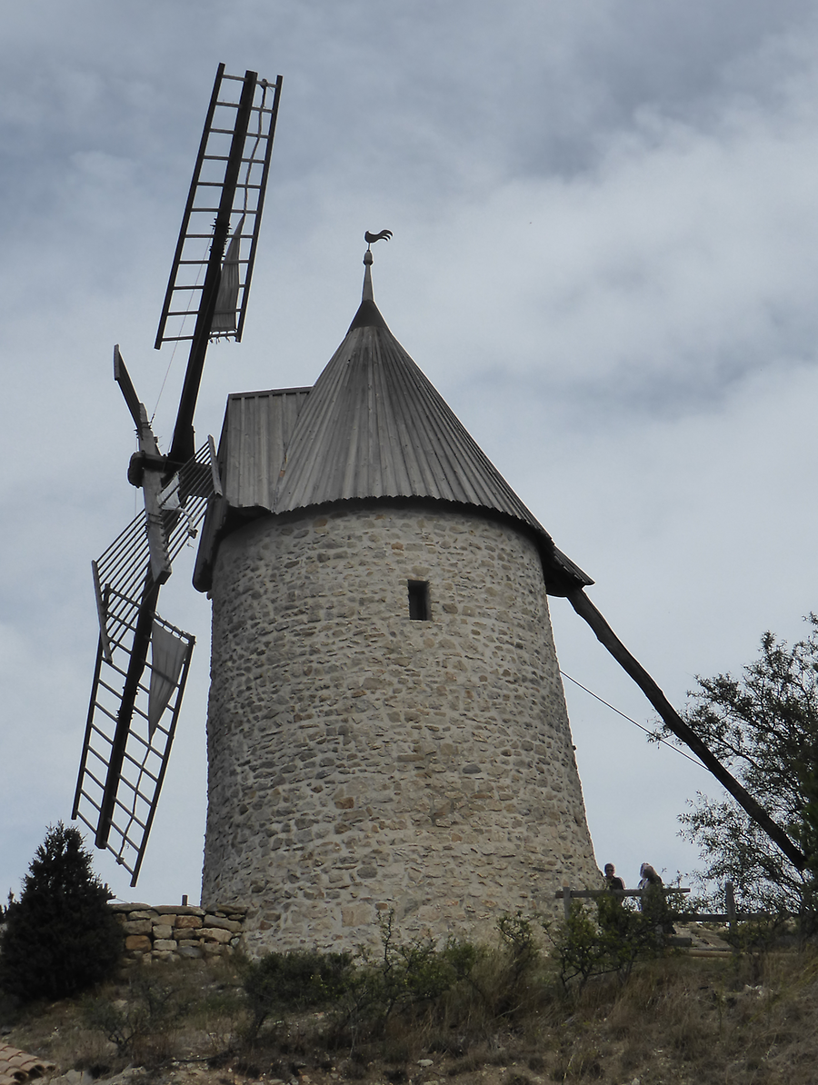 Between Queribus and Peyrepertuse is Cucugnan, Photo: H. Maurer