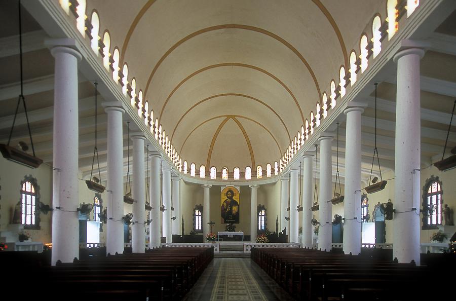 Saint-Pierre - Cathedral; Inside