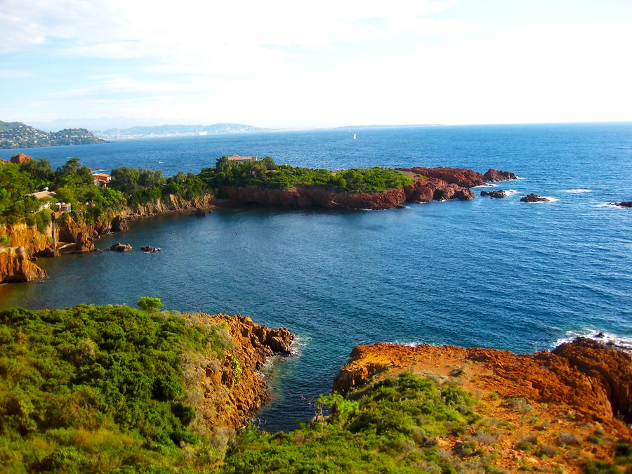 The coast between Cannes and Nice