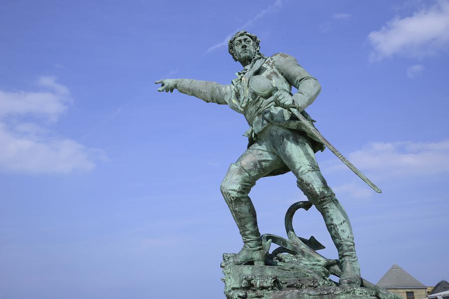 Statue of Robert Surcouf