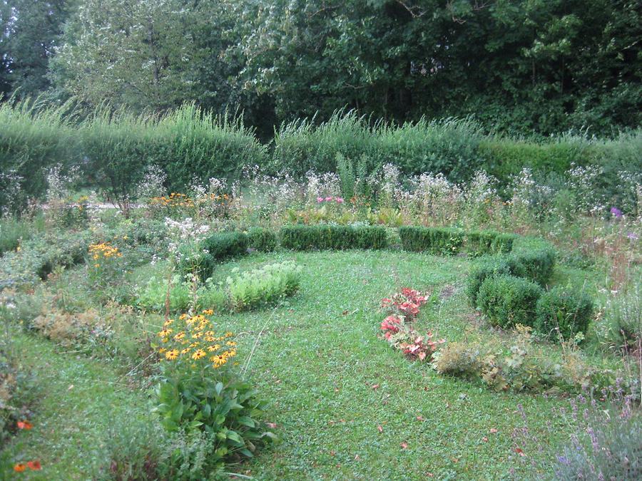 Marquartstein - Rathausplatz - Blumenlabyrinth