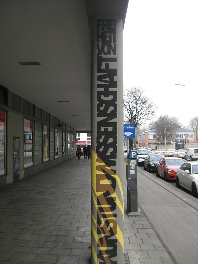 München - Luisenstraße 11 - Säule 'Freiheit von Kunst und Wissenschaft'