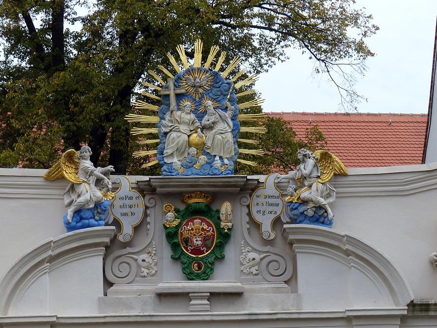 Bautzen - Seminary of the Holy Trinity; Coat of arms of a Medici Pope