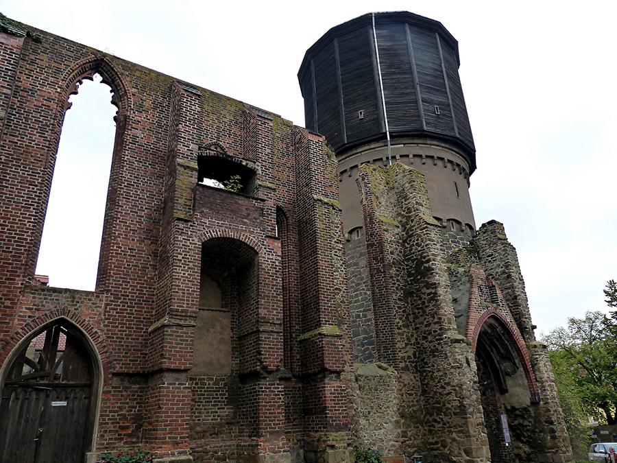 Bautzen - Water Tower (1877) und Ruins of the Monastery Church