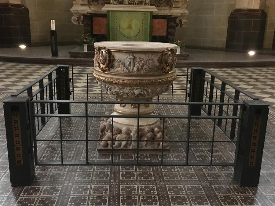 Pirna - Evangelical Parish Church of St. Mary, Baptismal Font