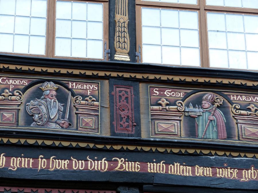 Hildesheim - 'Wernersches Haus'; Detail, Charlemagne and Bishop Godehard