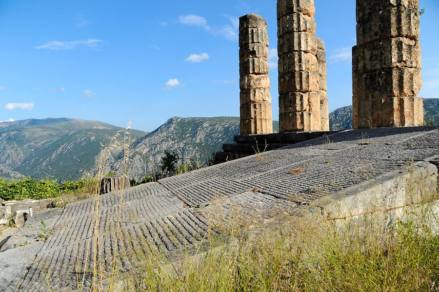 temple of delphi temple of delphi
