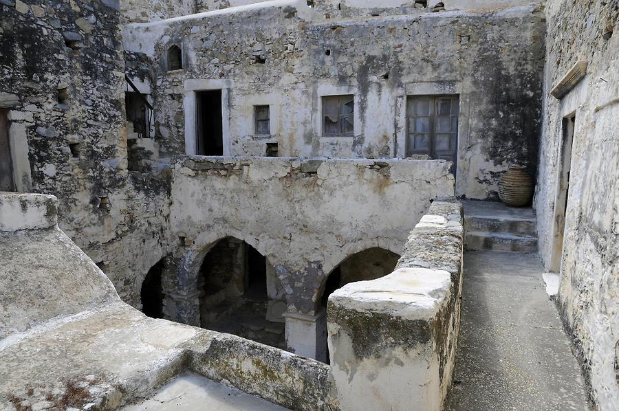 Monastery of Panagia Ypsilotera - Courtyard