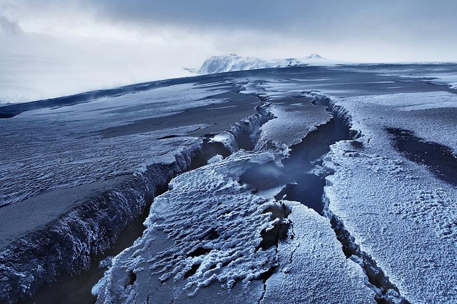 Grimsvotn volcano cracks