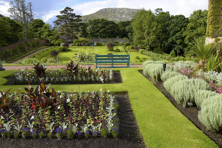 Connemara - Kylemore Abbey; Garden