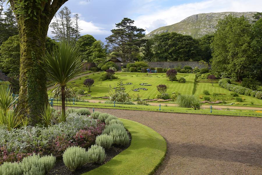 Connemara - Kylemore Abbey; Garden