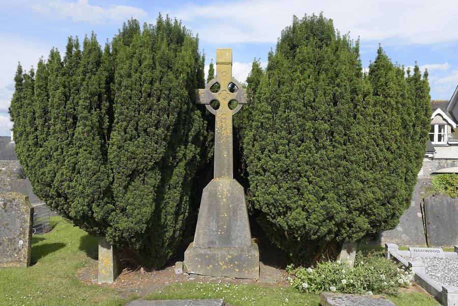 Kilkenny - St Canice's Cathedral; High Cross