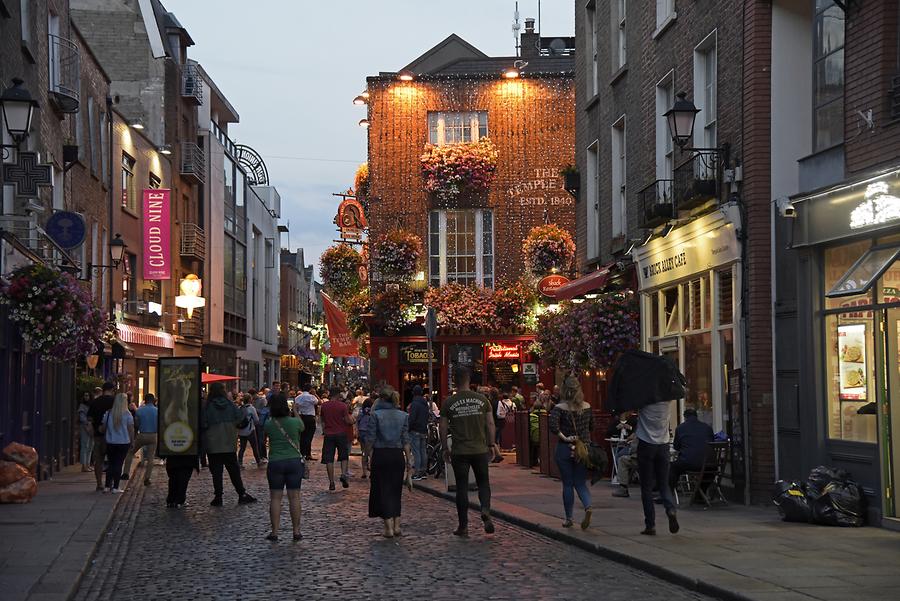 Temple Bar Area at Night