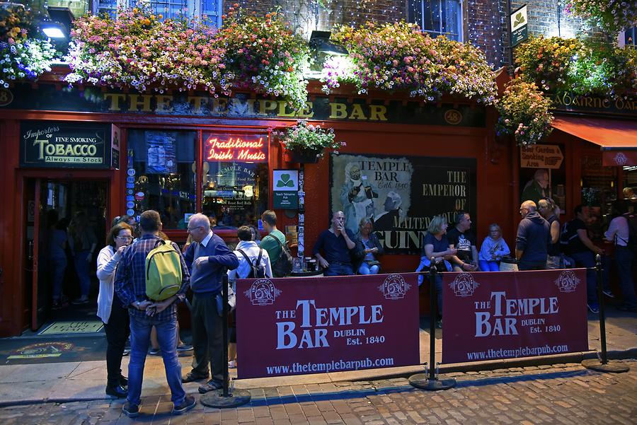 Temple Bar Area at Night