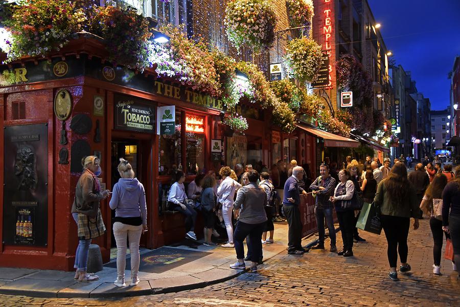 Temple Bar Area at Night