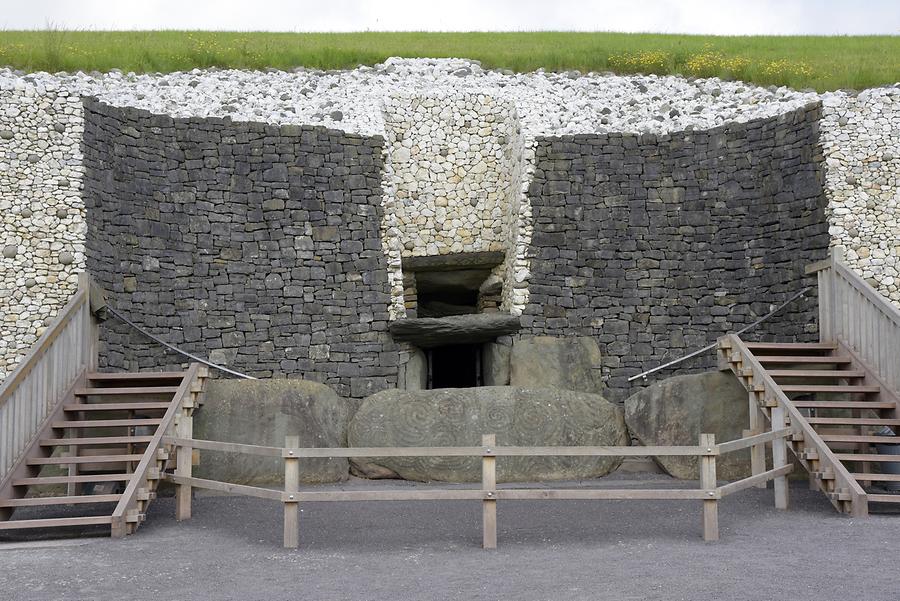 Newgrange - Opening for Sunray