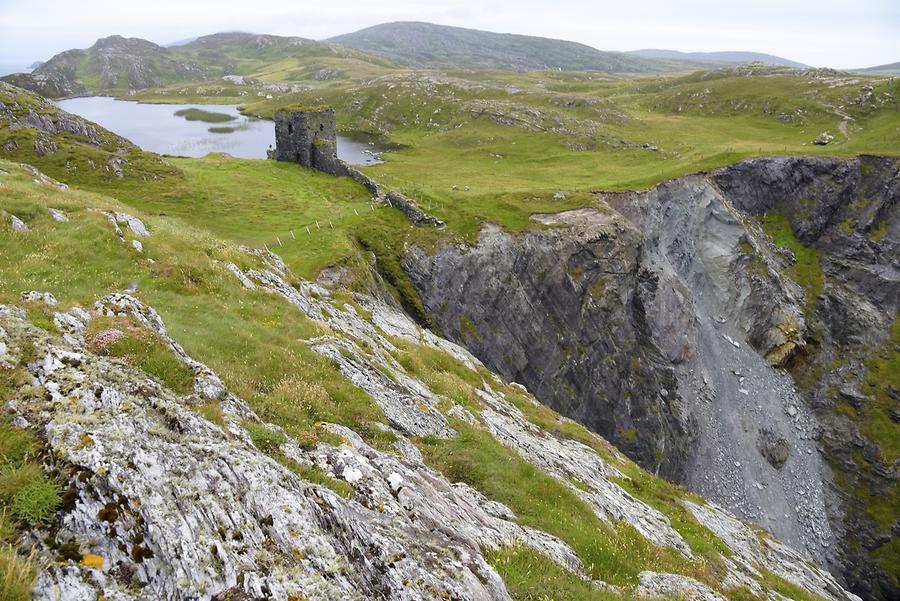 Three Castles Head - Dunlough Castle