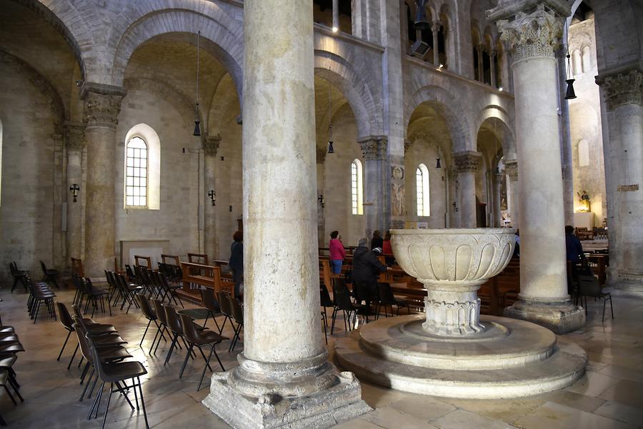 Bitonto - Cathedral; Inside