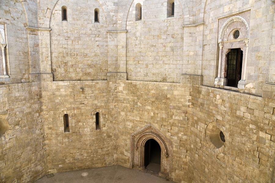 Castel del Monte - Inside