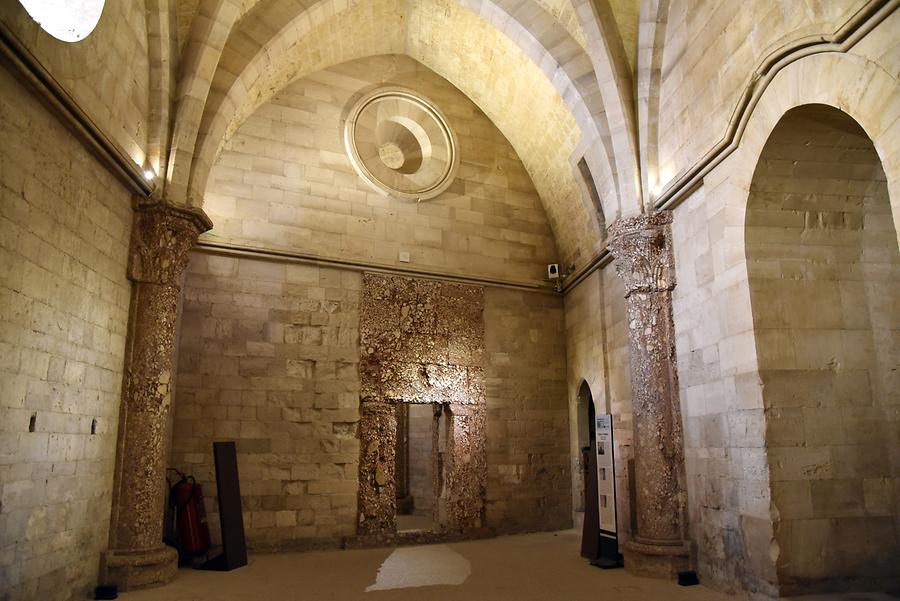 Castel del Monte - Inside