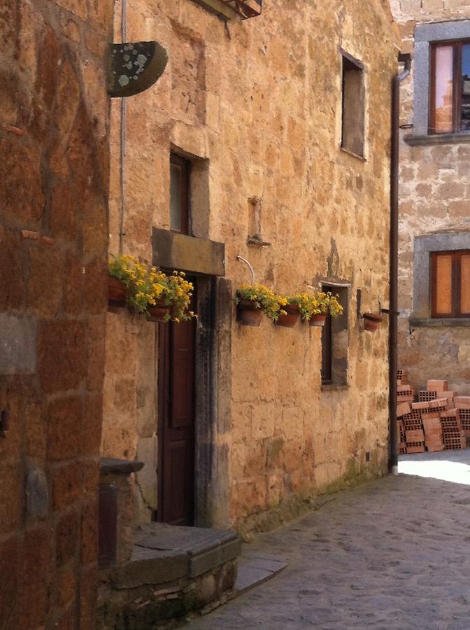 Civita di Bagnoregio - Alley