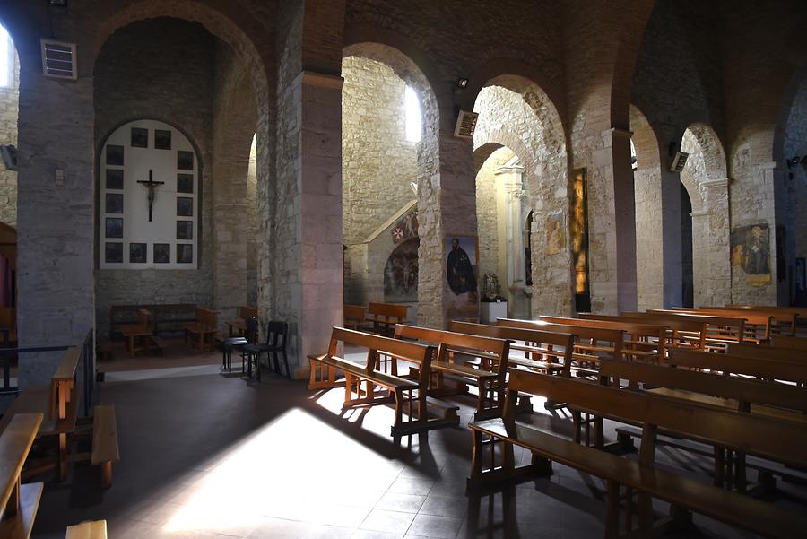 Abbey of the Santissima Trinità - Inside