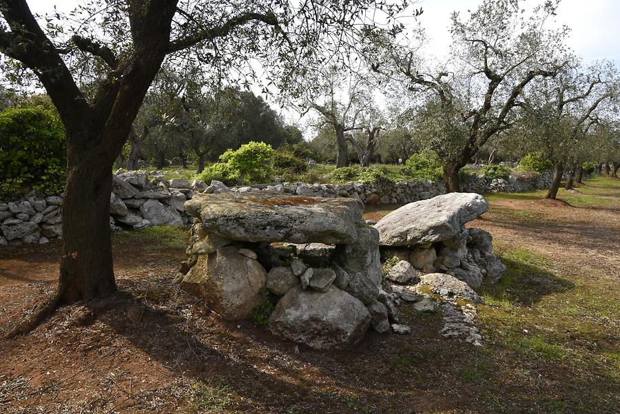 Dolmen near Uggiano la Chiesa Dolmen near Uggiano la Chiesa