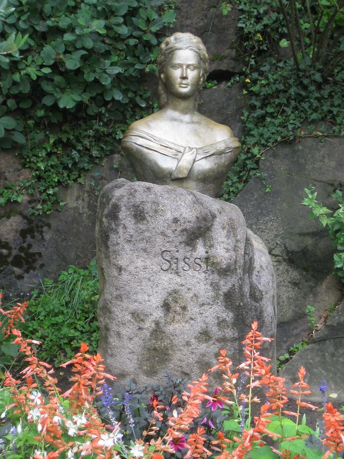 Meran - Trauttmansdorff Castle Gardens; Bronze bust of Empress Elisabeth