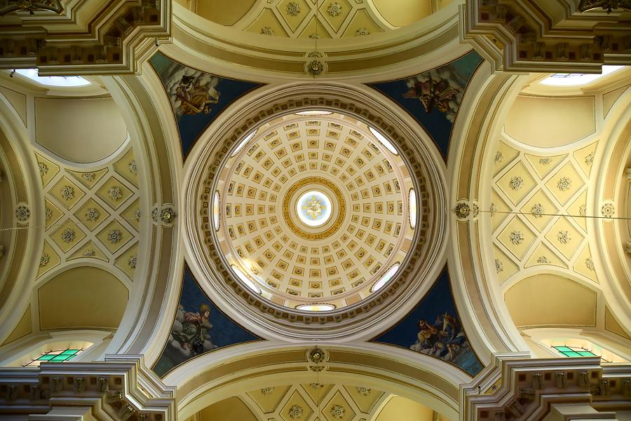 Locorotondo - Church of St. George the Martyr; Inside