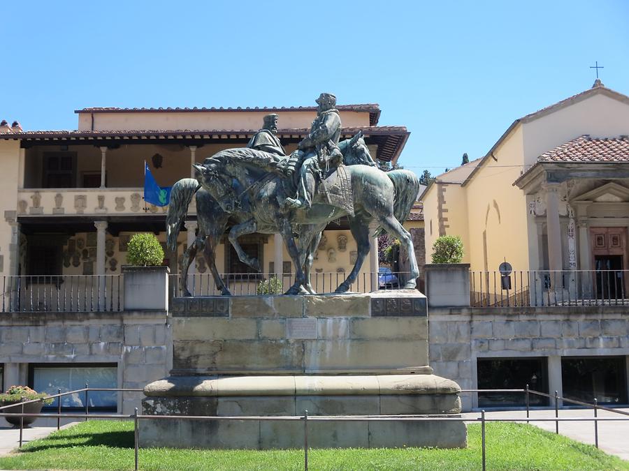 Fiesole - Piazza Mino da Fiesole; 'Incontro di Teano'