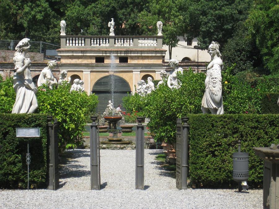 Lucca - Palazzo Pfanner; Park