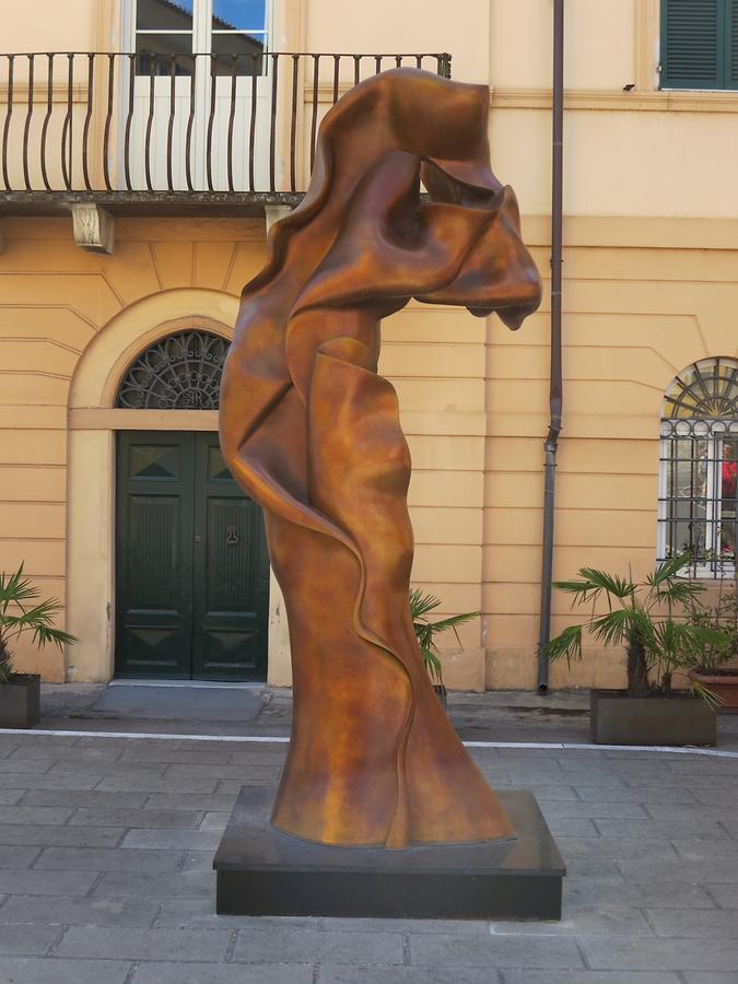 Pietrasanta - 'Flame', H. Blumenfeld 2015