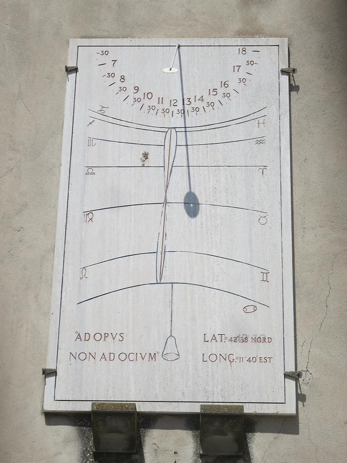 Pitigliano - Palazzo Orsini; Sundial