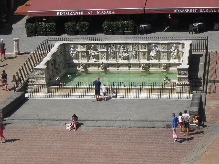 Siena - Piazza del Campo; Fonte Gaia