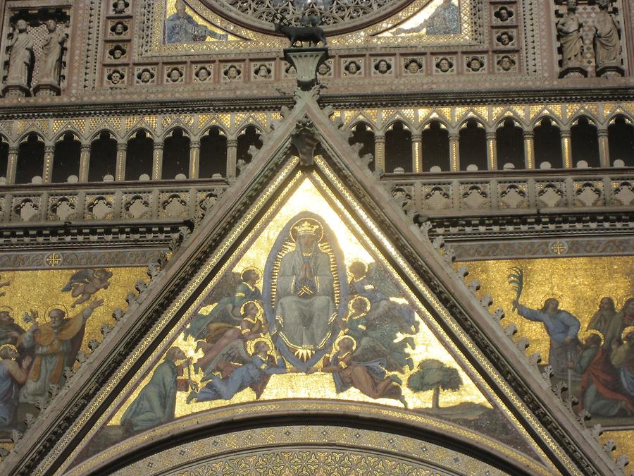Orvieto - Cathedral, Mosaic_Maria_with Apostles