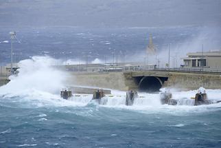 Paradise Bay in Stormy Weather (2)