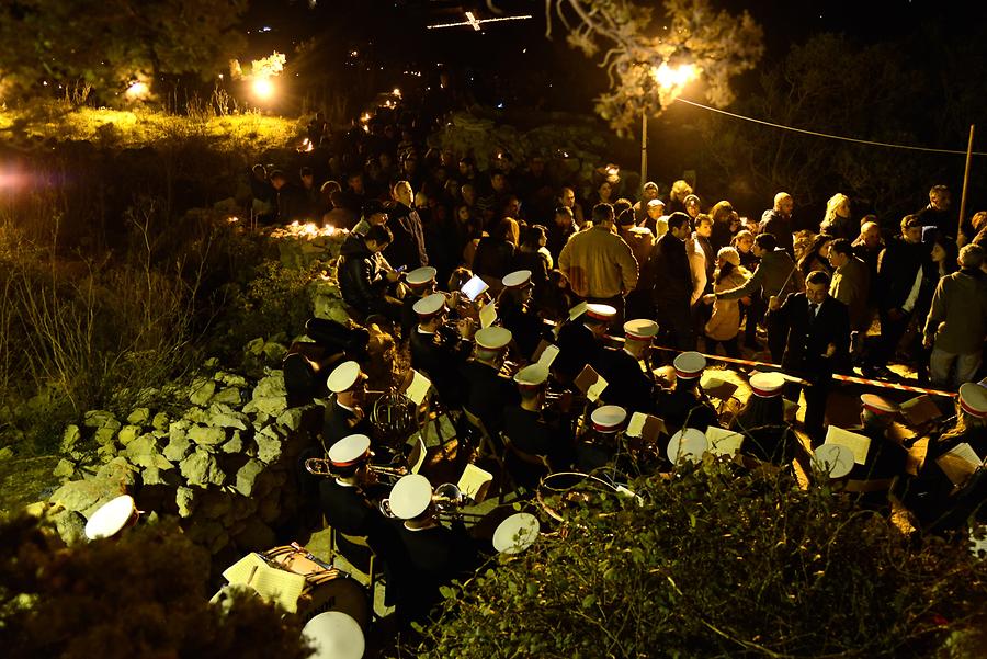 Siġġiewi - La Ferla Cross; Procession with Torches