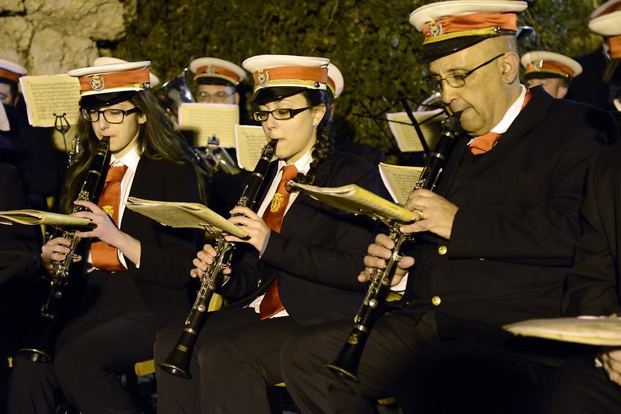 Siġġiewi - La Ferla Cross; Procession with Torches