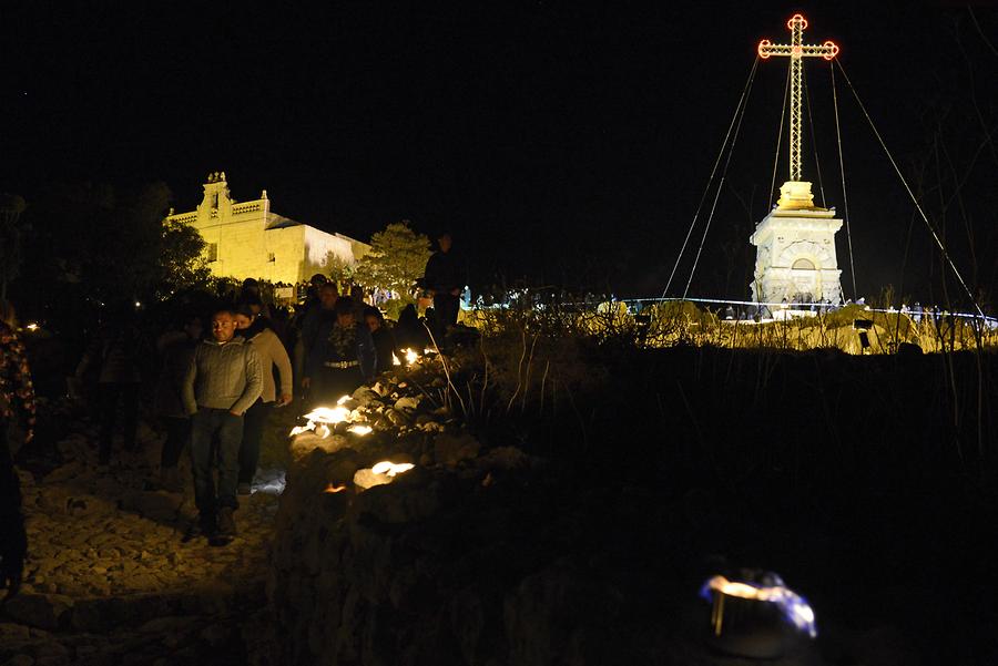 Siġġiewi - La Ferla Cross; Procession with Torches