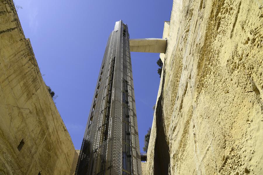 Upper Barakka Gardens - Elevator