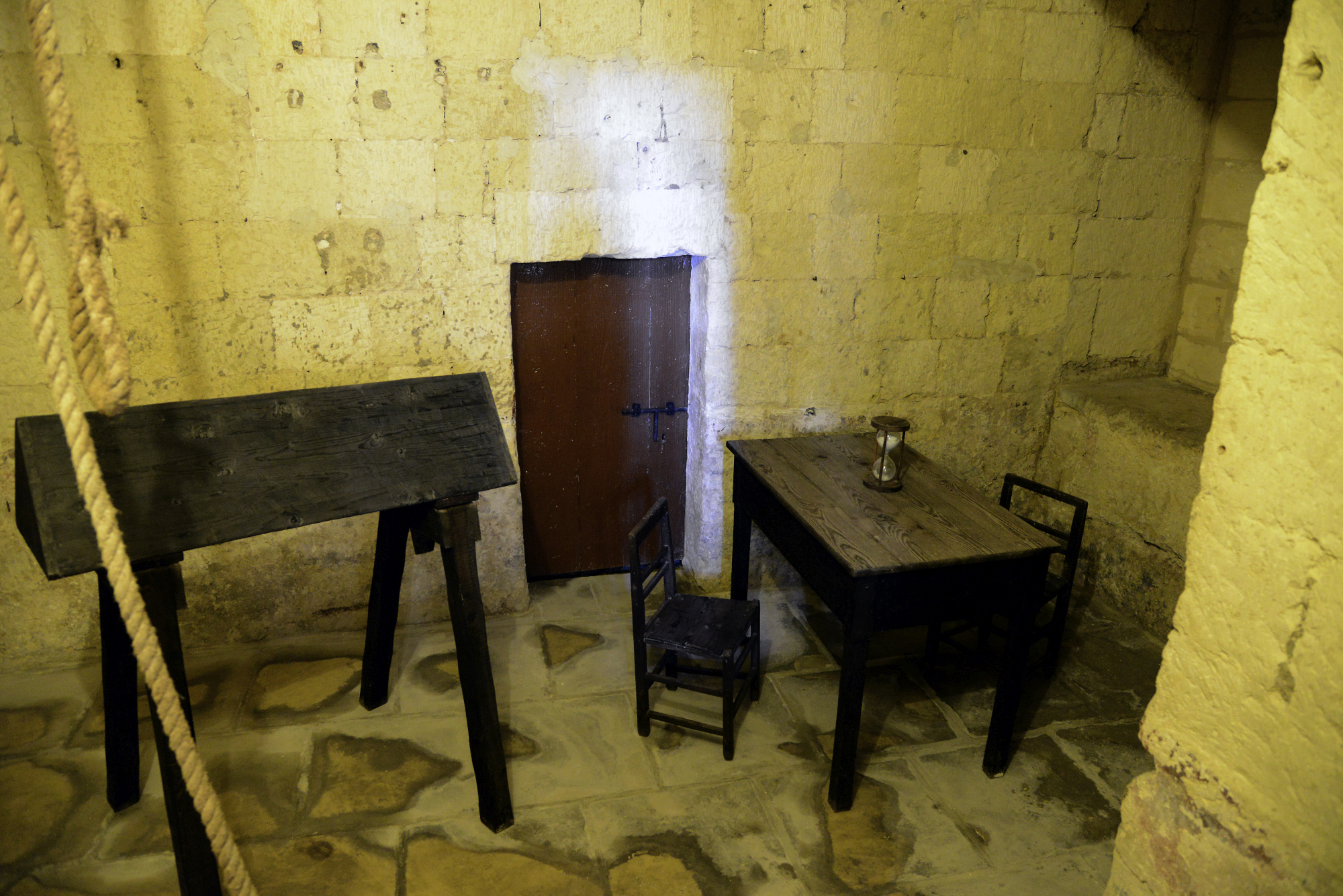 https://austria-forum.org/attach/Geography/Europe/Malta/Pictures/La_Valetta/Vittoriosa_-_Inquisitors_Palace_Torture_Chamber/MA0485_Folterkammer_Inquisitors_Palace_Vittoriosa.jpg